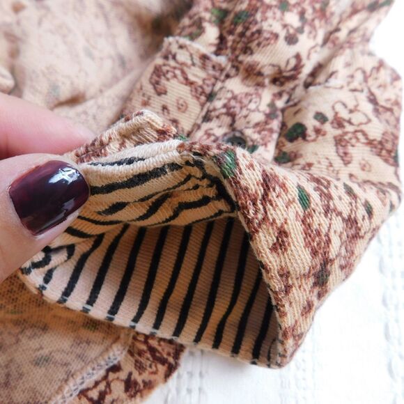 We The Free Thermal Henley Button Floral Boho Thermal Top Medium Buttons Tan NWT - Picture 9 of 16